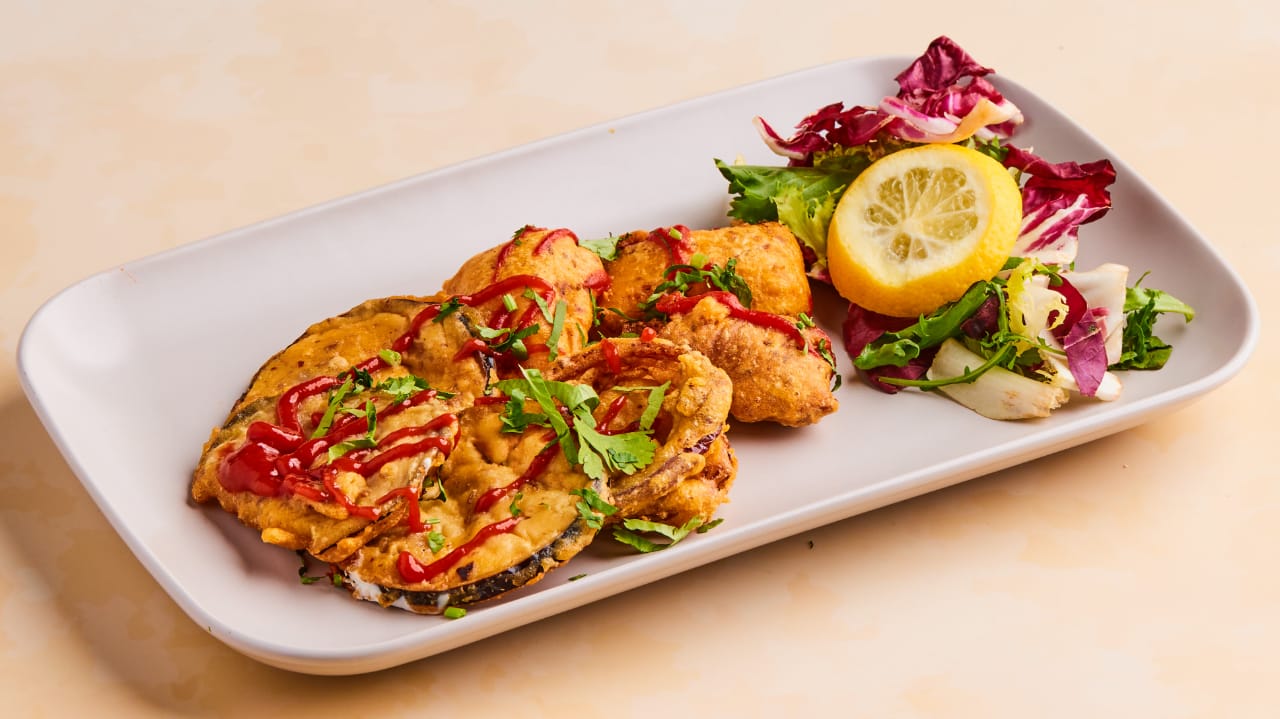 26. Mix pakora platter